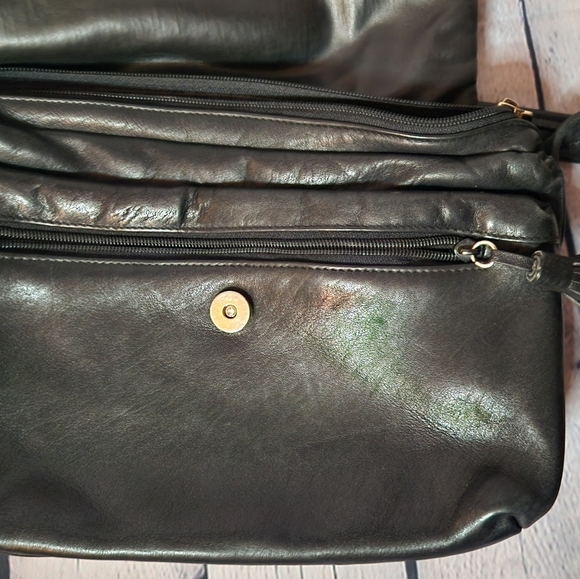 Tignanello Women's Black Leather Stylish Elegant Crossbody Purse Medium - Picture 2 of 5